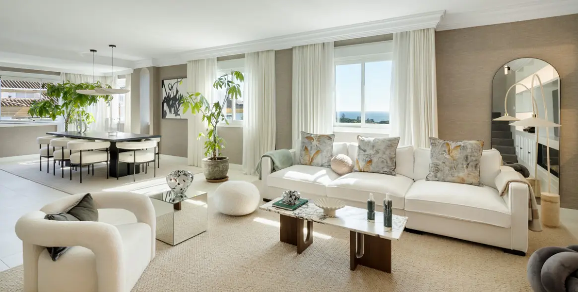 Sale of middle floor apartment in The Golden Mile 2