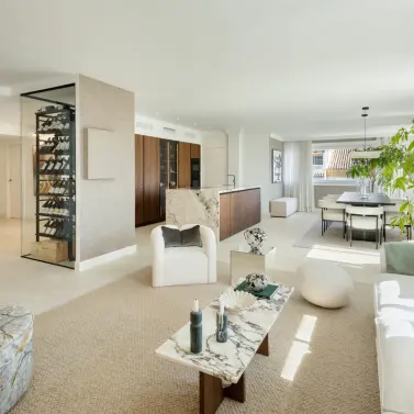 Sale of middle floor apartment in The Golden Mile