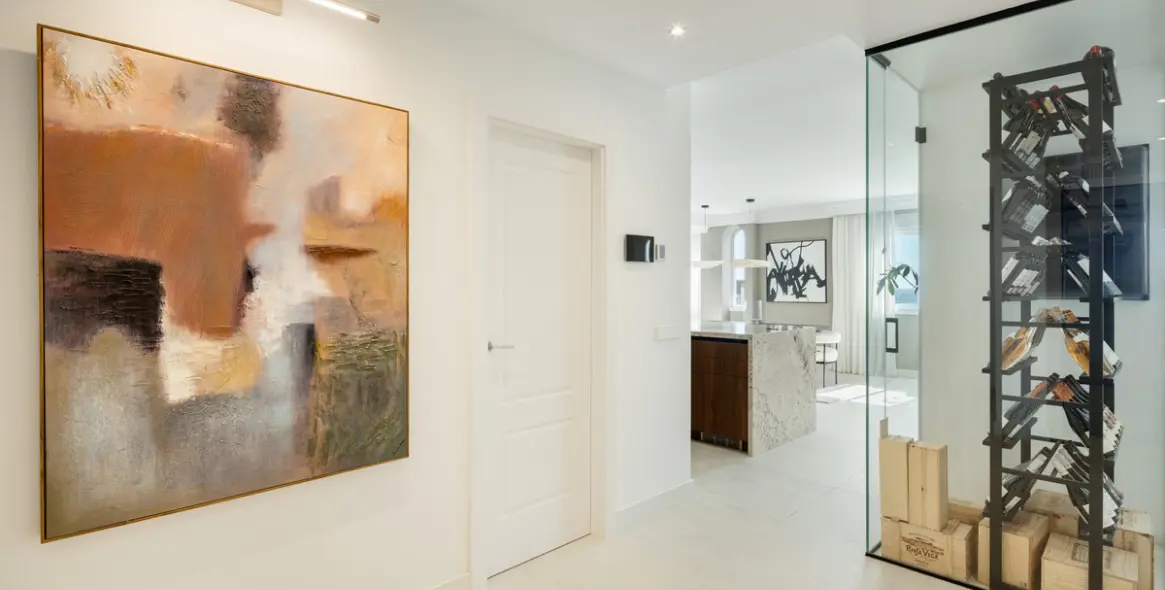 Sale of middle floor apartment in The Golden Mile 7