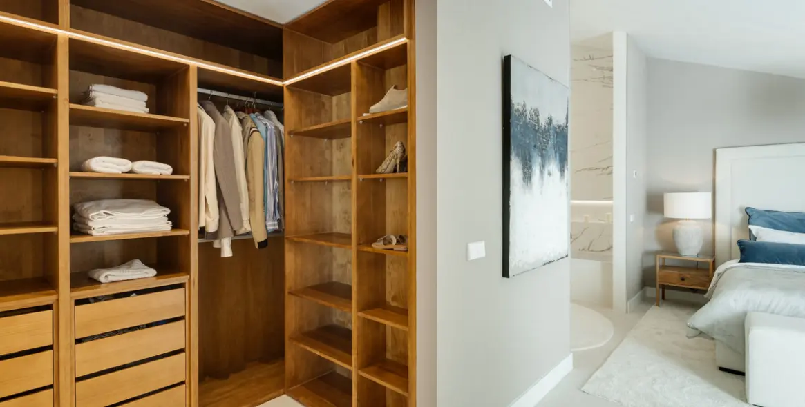 Sale of middle floor apartment in The Golden Mile 9