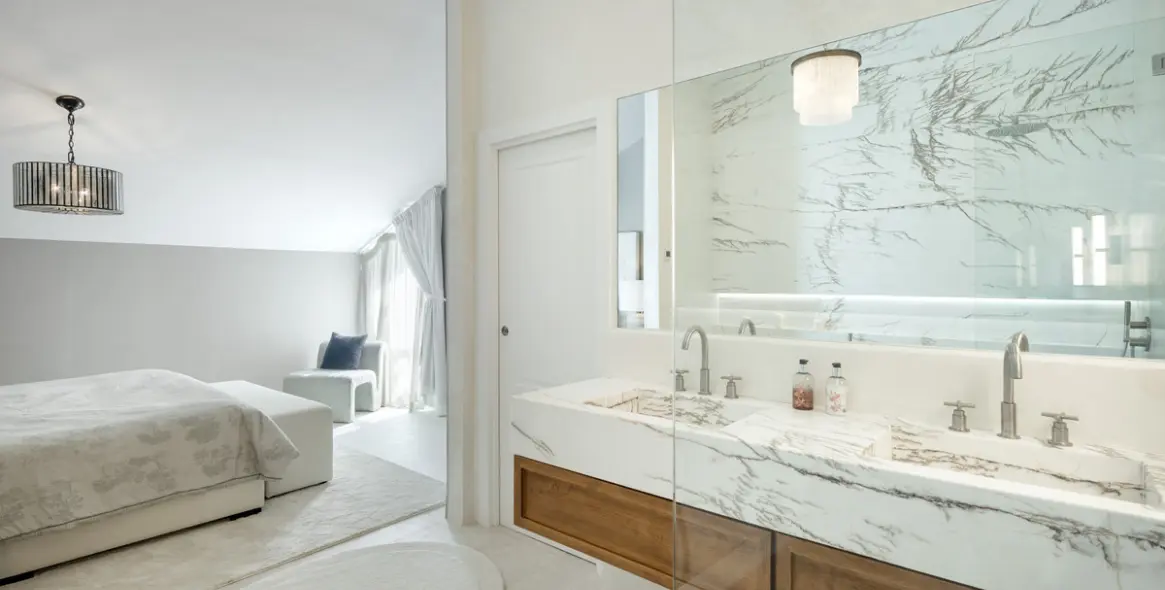 Sale of middle floor apartment in The Golden Mile 11