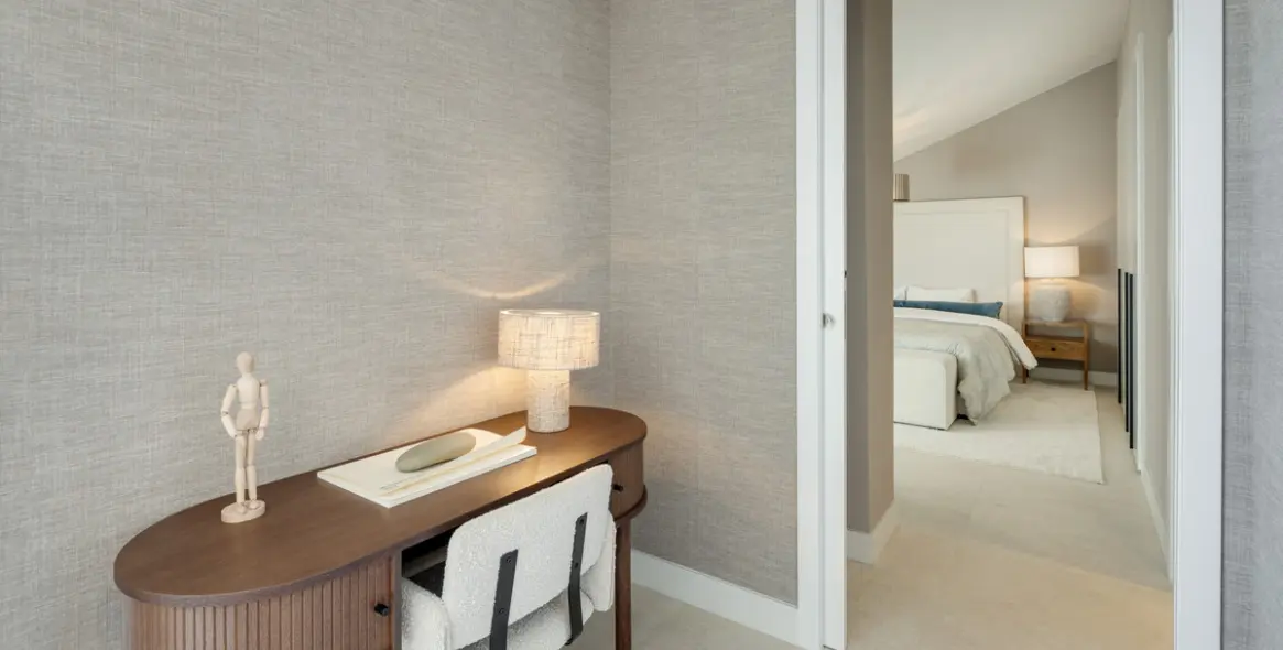 Sale of middle floor apartment in The Golden Mile 14