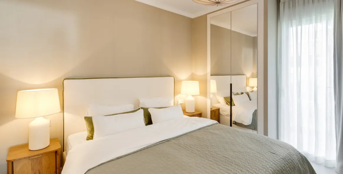 Sale of middle floor apartment in The Golden Mile 16