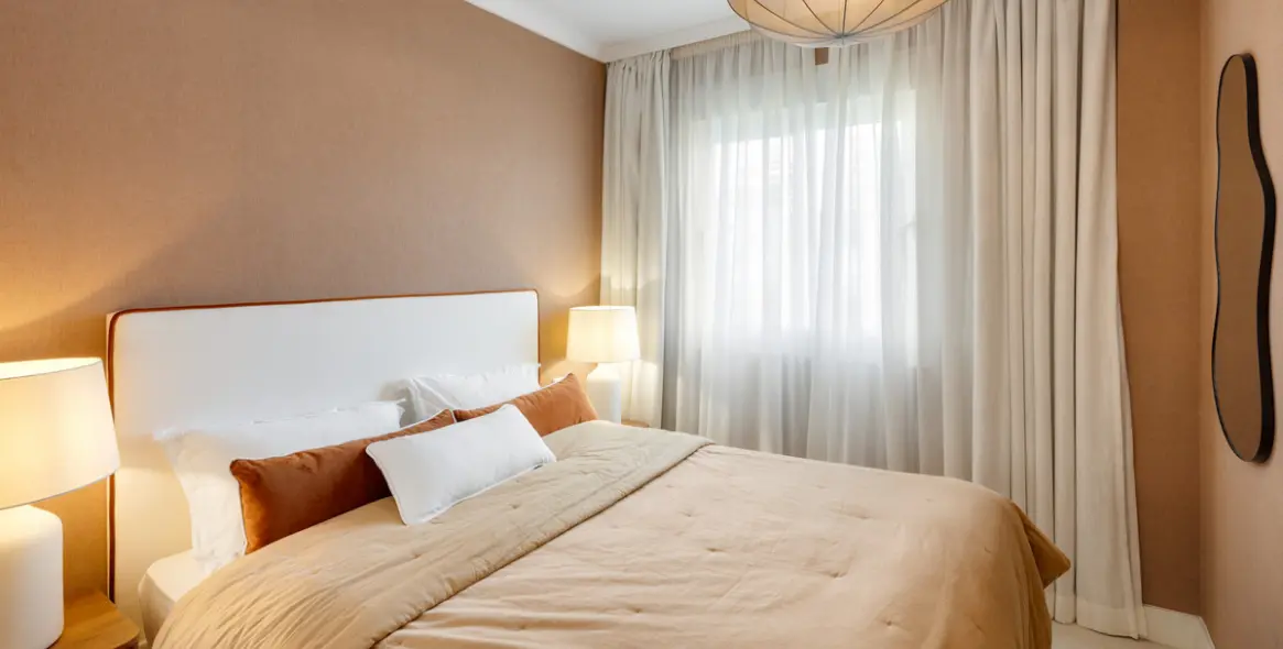 Sale of middle floor apartment in The Golden Mile 17