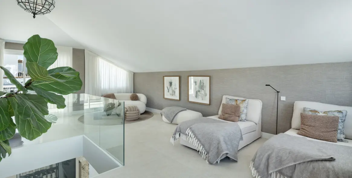 Sale of middle floor apartment in The Golden Mile 18