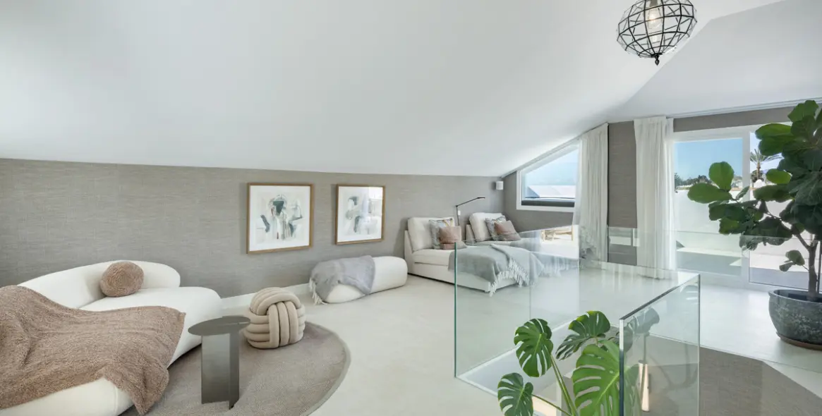 Sale of middle floor apartment in The Golden Mile 19