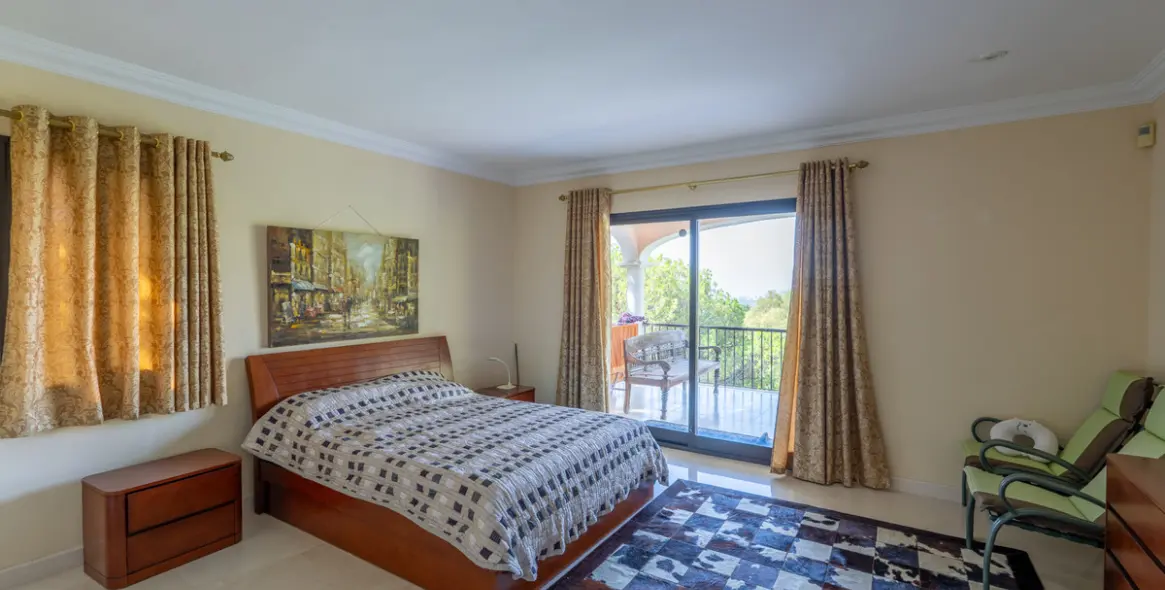 Продажа  отдельно стоящей виллы в Benahavís 13