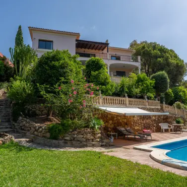 Sale of detached villa in Benahavís