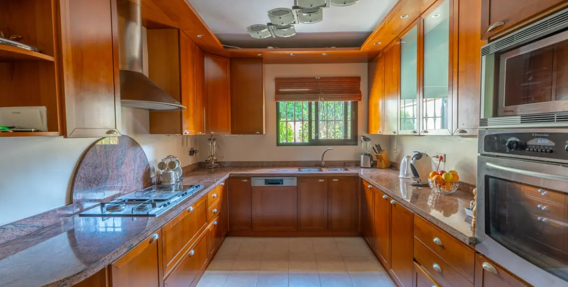 Продажа  отдельно стоящей виллы в Benahavís 8