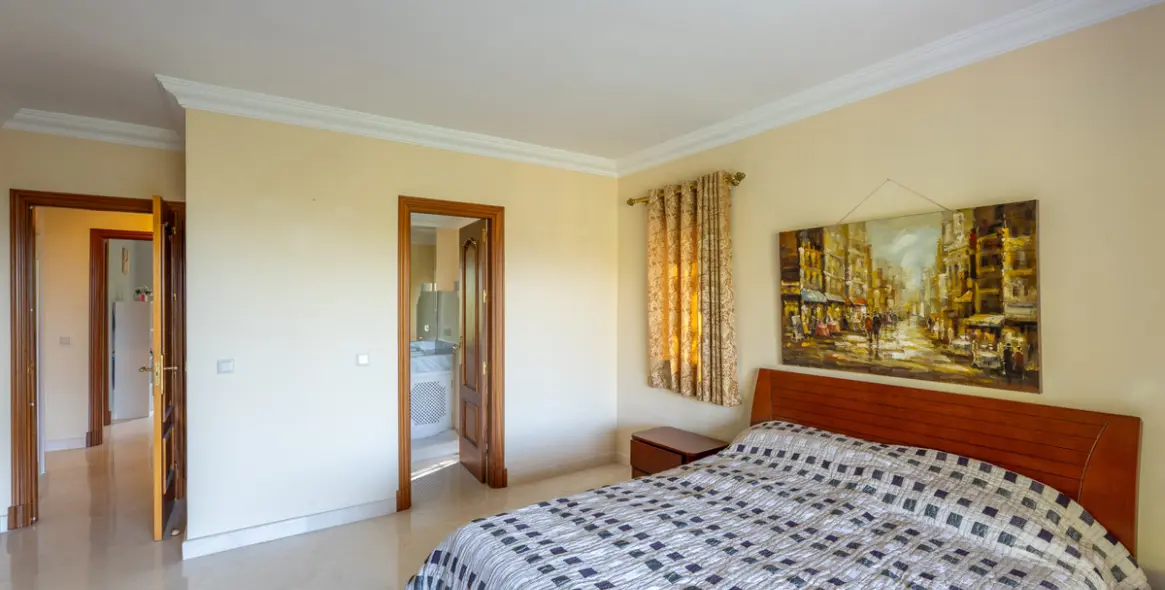 Продажа  отдельно стоящей виллы в Benahavís 12