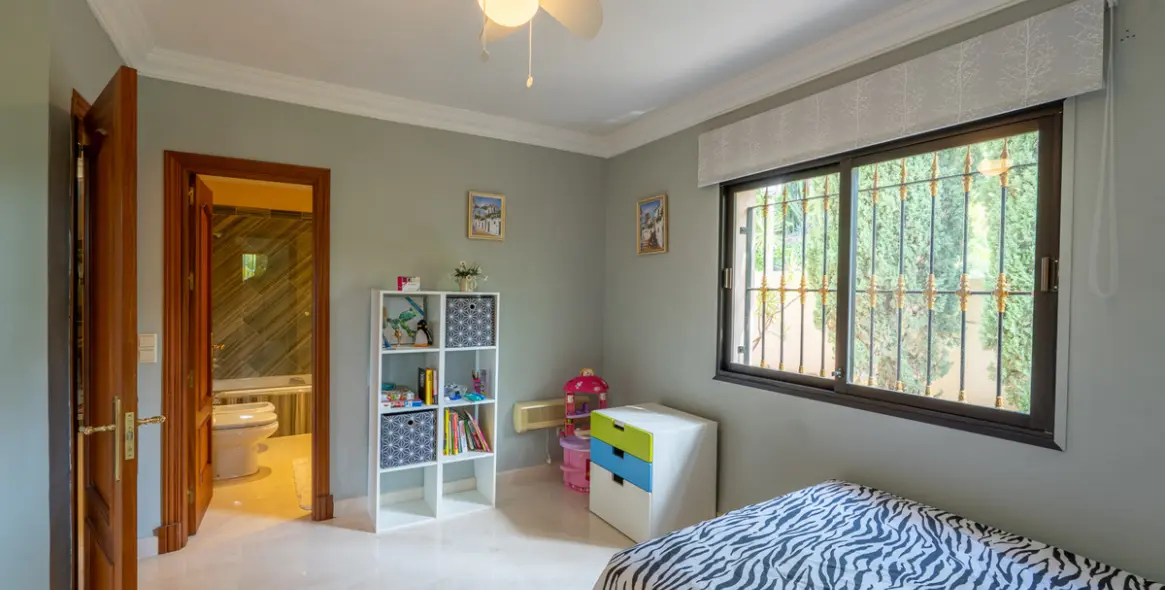 Продажа  отдельно стоящей виллы в Benahavís 15