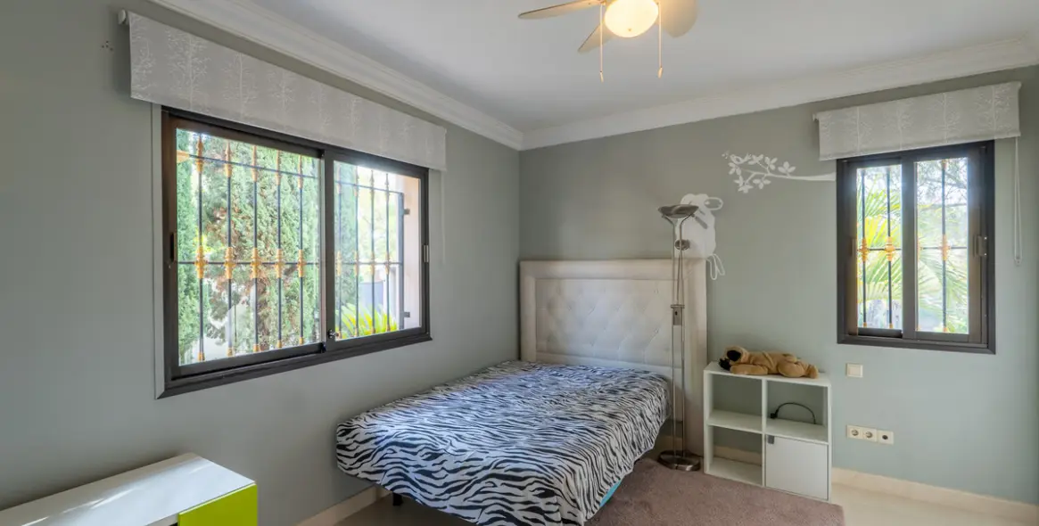 Продажа  отдельно стоящей виллы в Benahavís 16