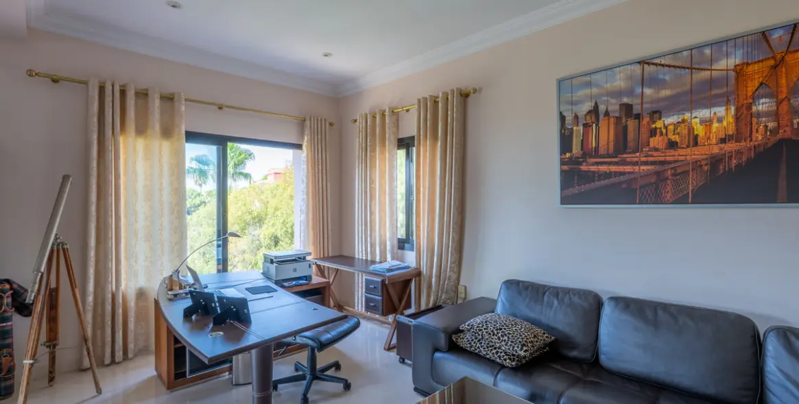 Продажа  отдельно стоящей виллы в Benahavís 21