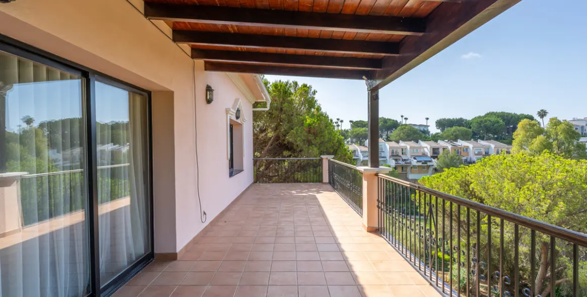 Продажа  отдельно стоящей виллы в Benahavís 23