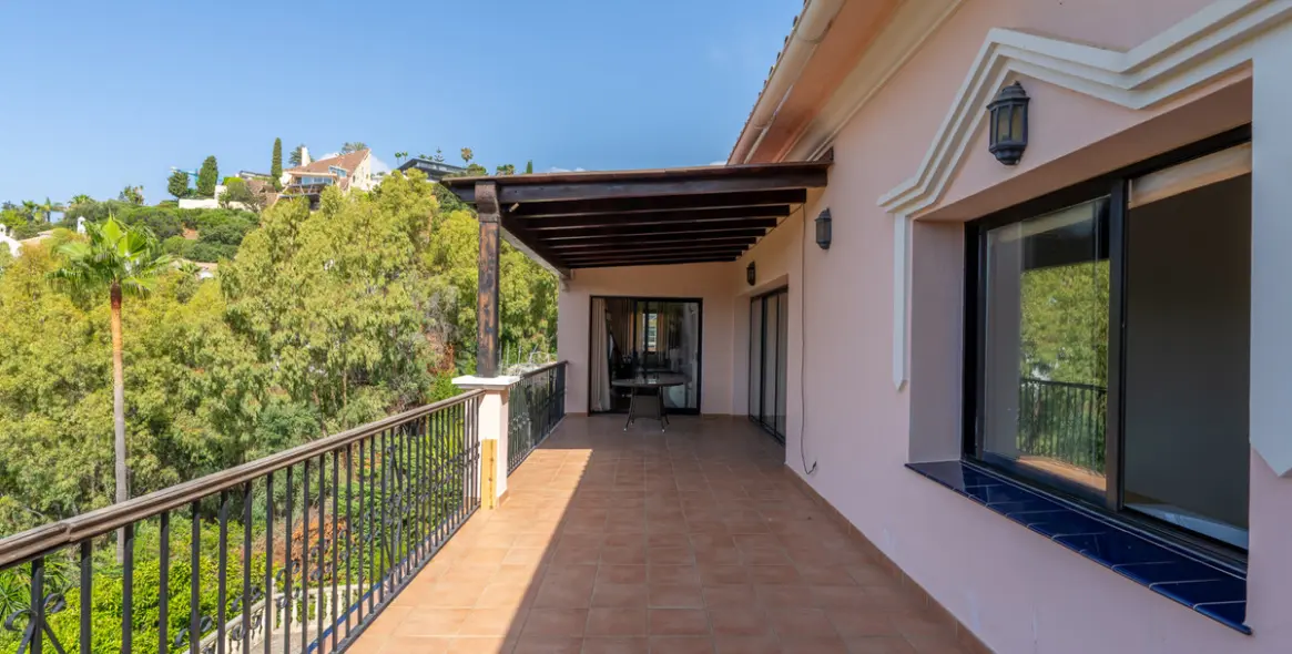 Продажа  отдельно стоящей виллы в Benahavís 24