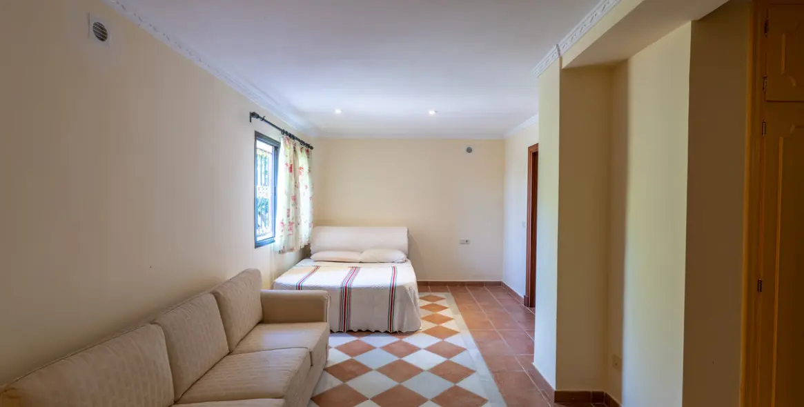 Продажа  отдельно стоящей виллы в Benahavís 29