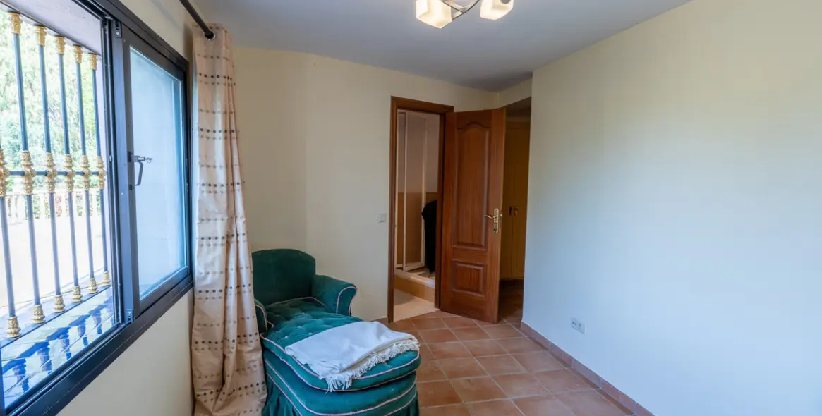 Продажа  отдельно стоящей виллы в Benahavís 40