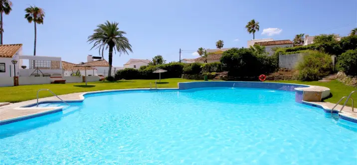 Alquiler a corto plazo de villa independiente en Estepona 2