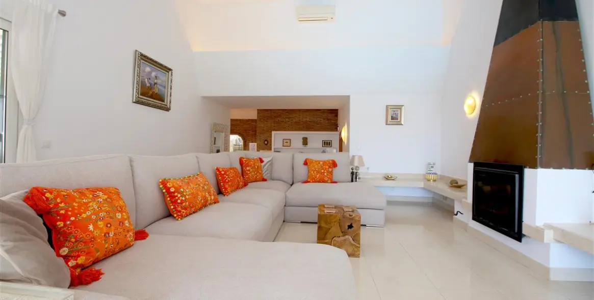 Short-term rent of detached villa in Estepona 5