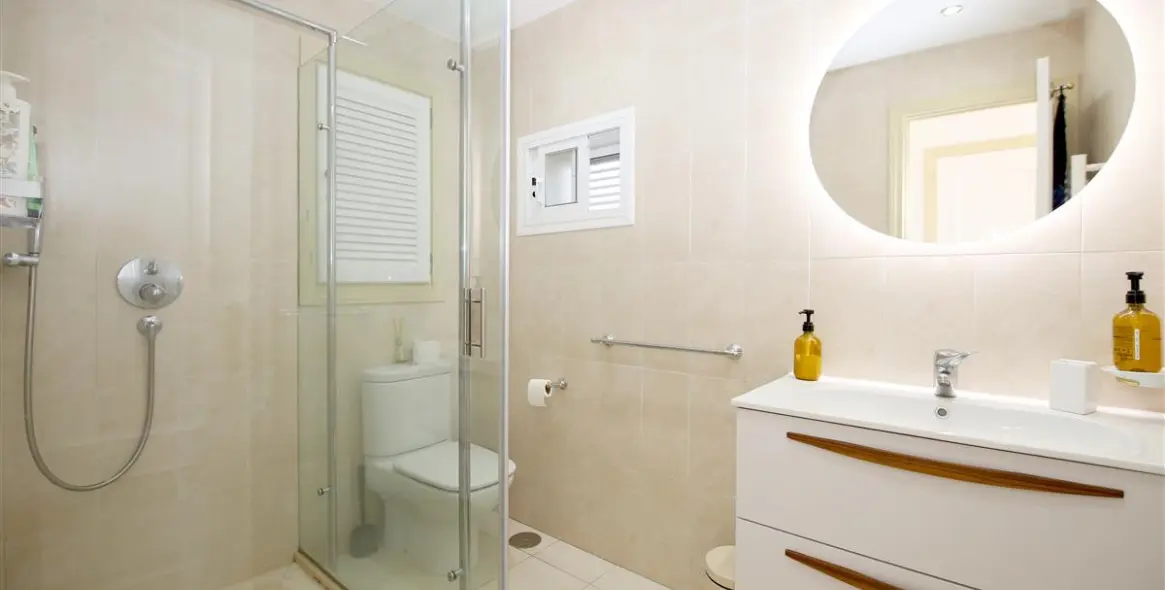Short-term rent of detached villa in Estepona 11