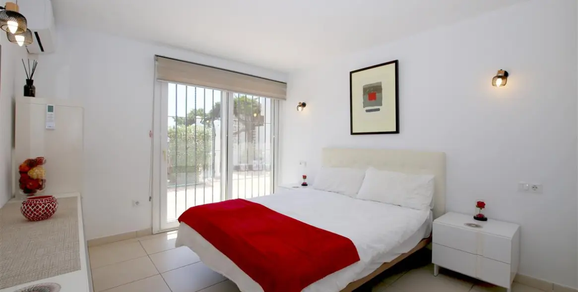 Short-term rent of detached villa in Estepona 12