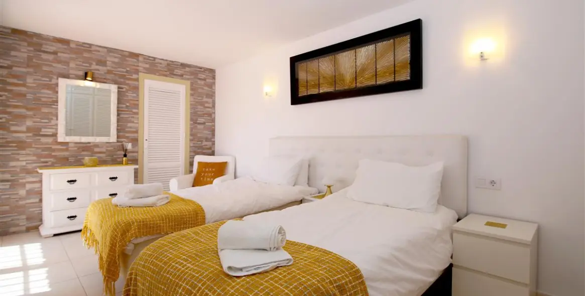 Short-term rent of detached villa in Estepona 14