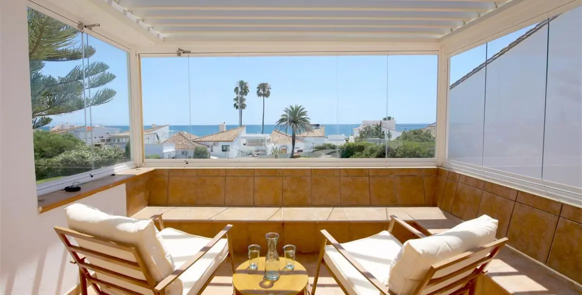 Short-term rent of detached villa in Estepona 17