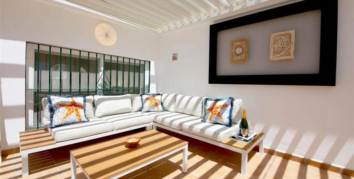 Short-term rent of detached villa in Estepona 18