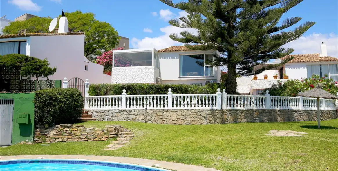 Short-term rent of detached villa in Estepona 23