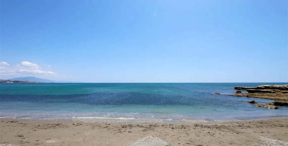 Short-term rent of detached villa in Estepona 24