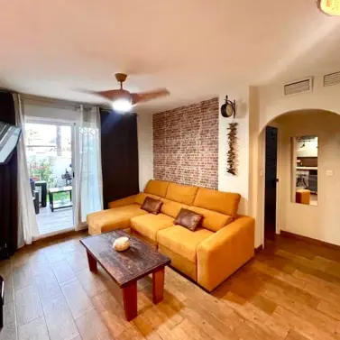 Краткосрочная аренда апартаментов на первом этаже в Las Chapas