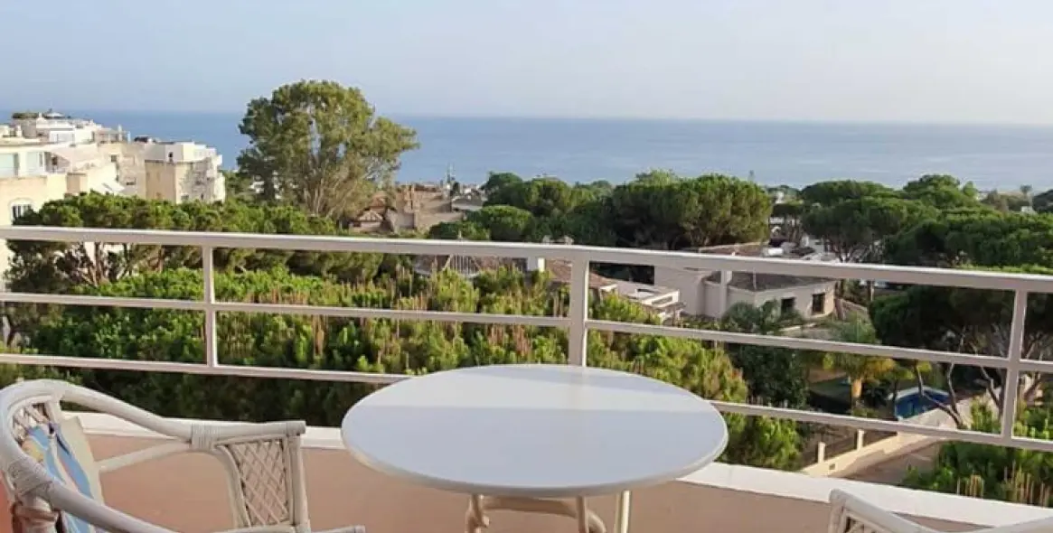 Long-term rent of middle floor apartment in Las Chapas 2