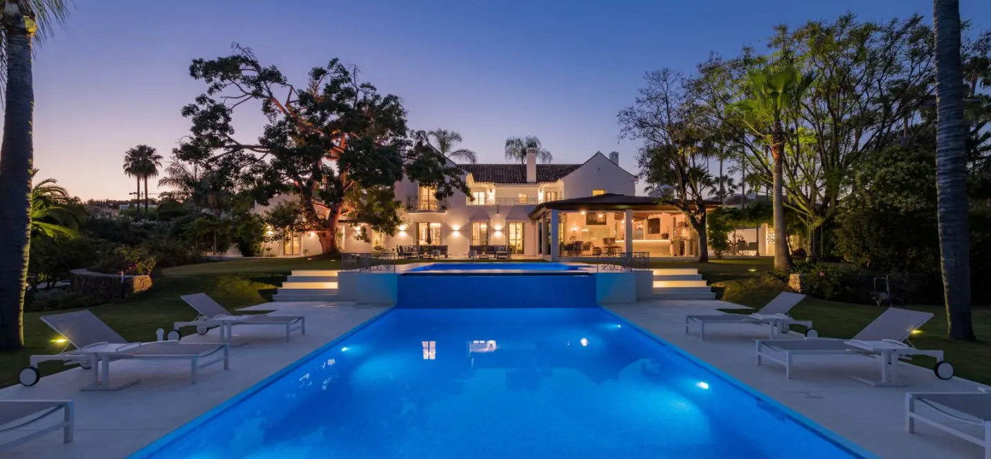 Venta de villa independiente en Nueva Andalucía 0