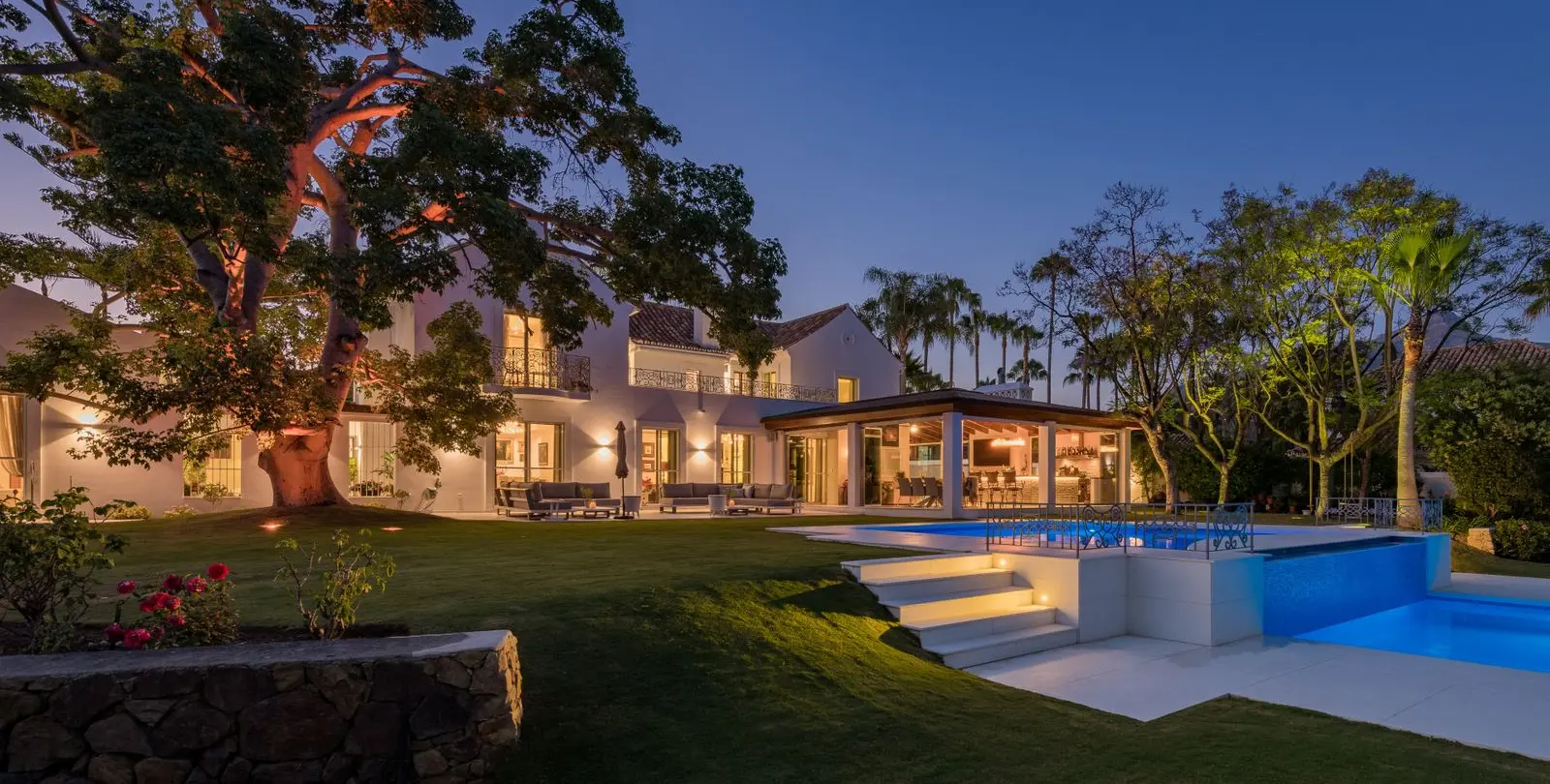 Venta de villa independiente en Nueva Andalucía 2