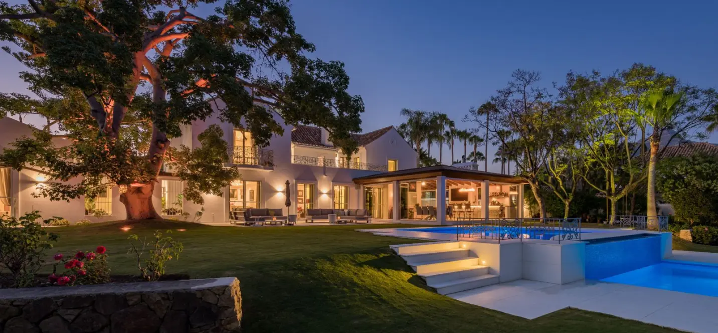 Venta de villa independiente en Nueva Andalucía 1