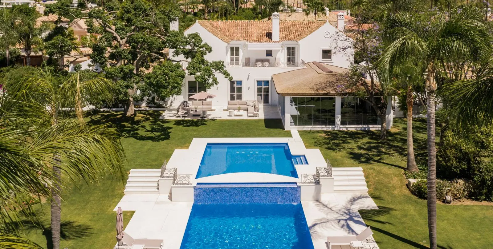 Venta de villa independiente en Nueva Andalucía 3