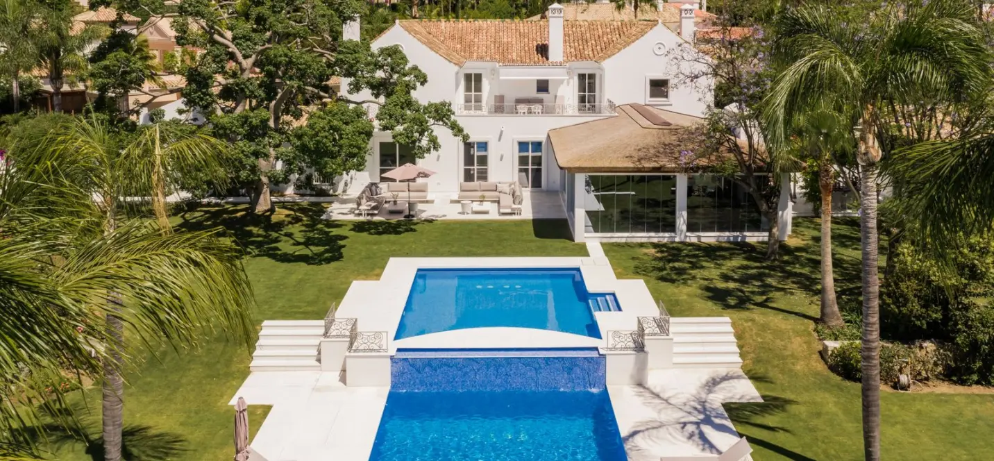 Venta de villa independiente en Nueva Andalucía 2