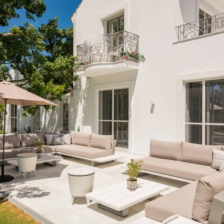 Venta de villa independiente en Nueva Andalucía