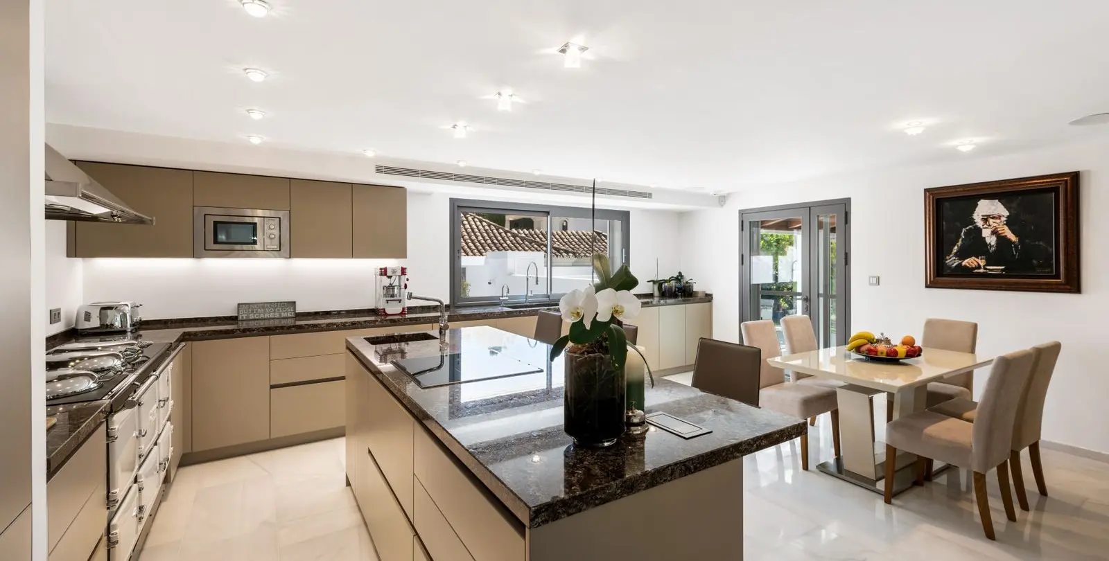 Venta de villa independiente en Nueva Andalucía 11
