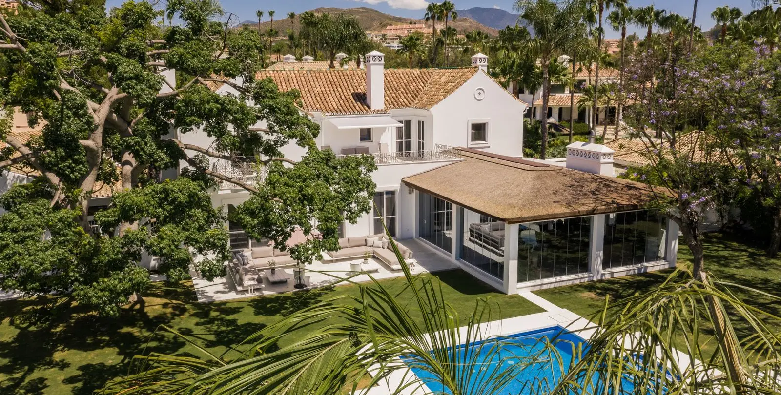 Venta de villa independiente en Nueva Andalucía 24