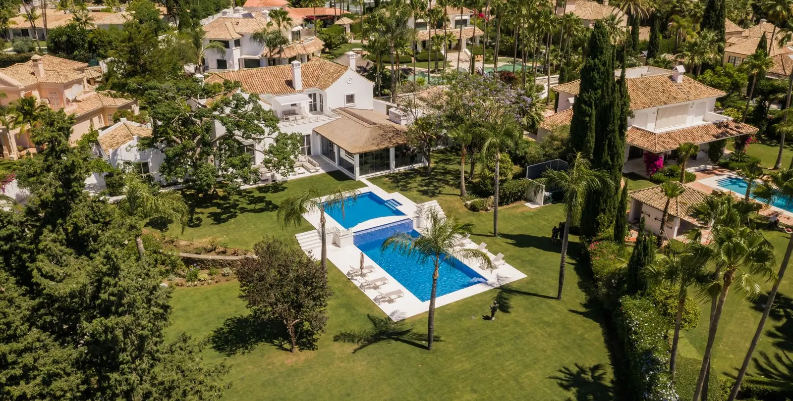 Venta de villa independiente en Nueva Andalucía 25