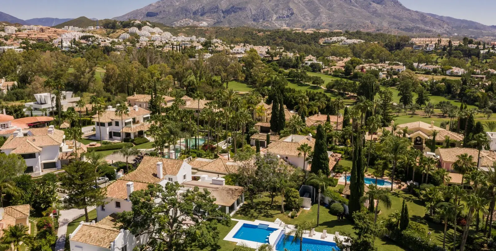 Venta de villa independiente en Nueva Andalucía 26