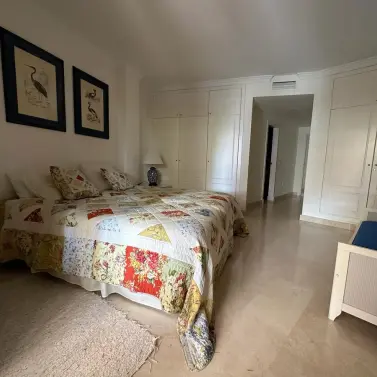 Alquiler a corto plazo de apartamento en planta baja en San Pedro de Alcántara