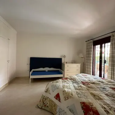 Alquiler a corto plazo de apartamento en planta baja en San Pedro de Alcántara