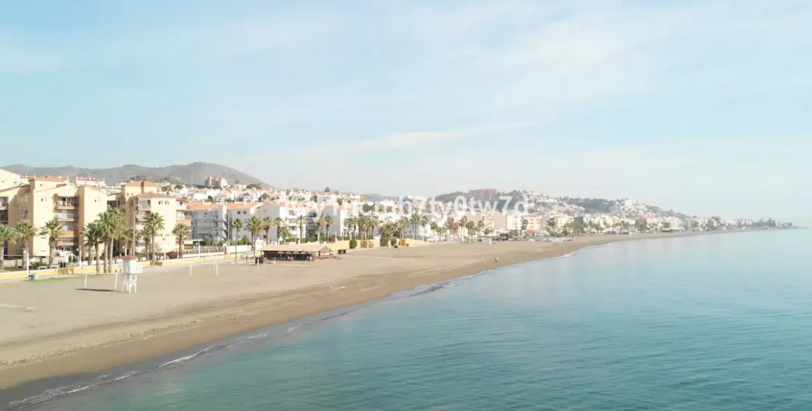 Venta de apartamento en planta media en Rincón de la Victoria 1