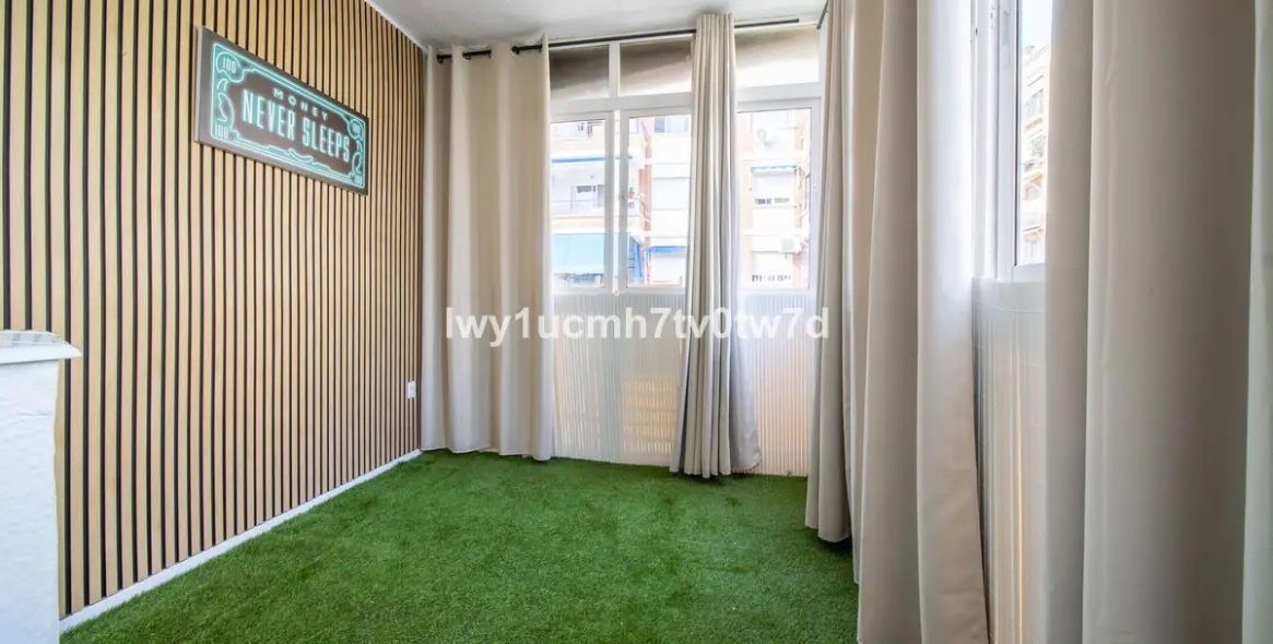 Venta de apartamento en planta media en Rincón de la Victoria 2