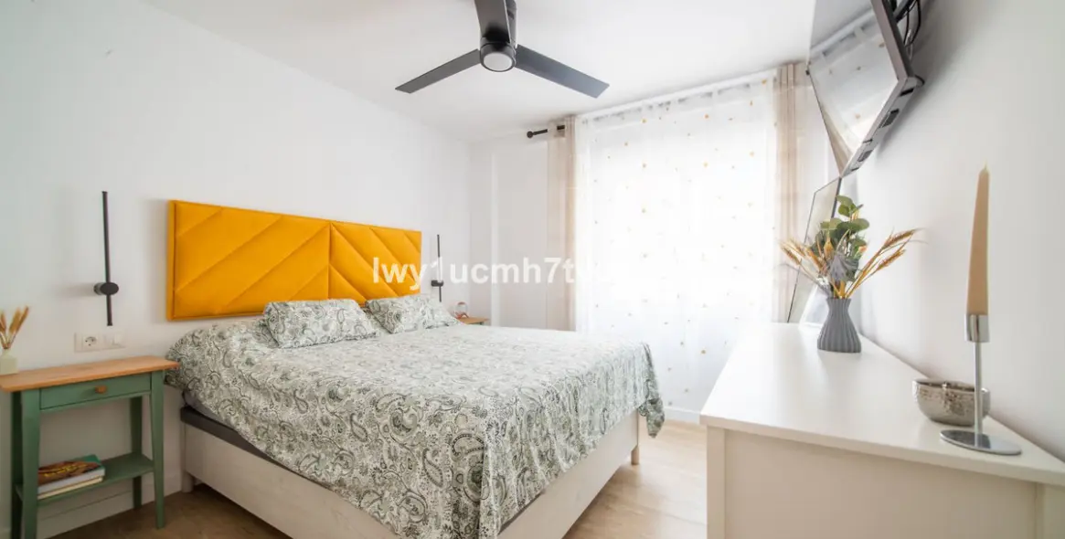 Venta de apartamento en planta media en Rincón de la Victoria 9