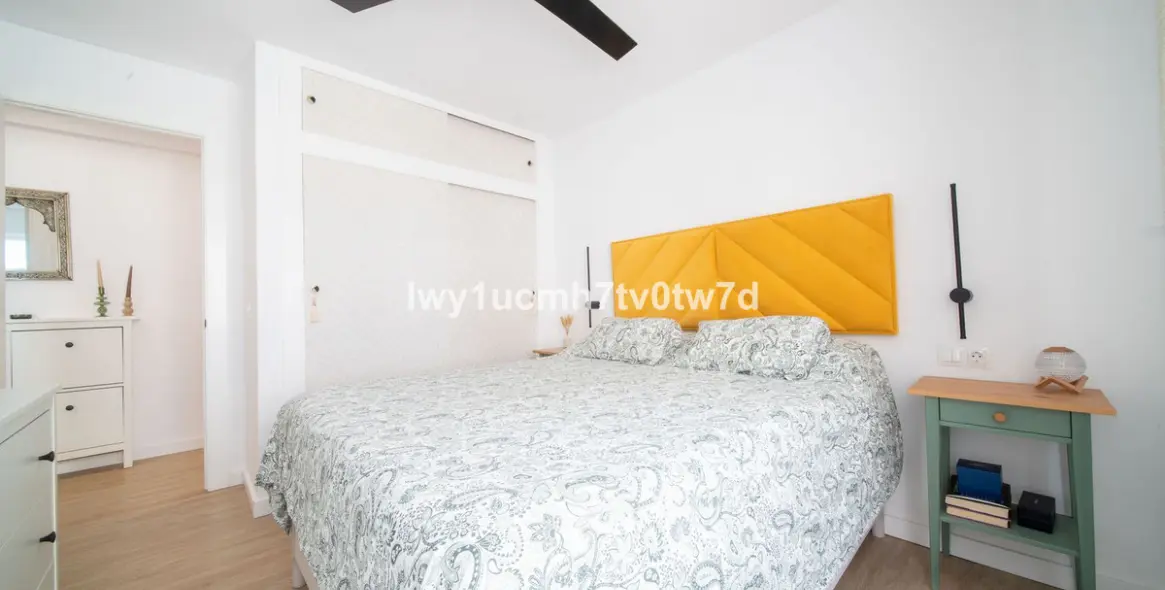 Venta de apartamento en planta media en Rincón de la Victoria 10