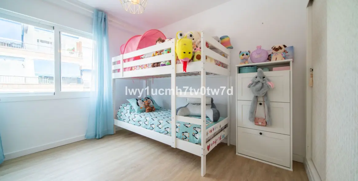 Venta de apartamento en planta media en Rincón de la Victoria 17