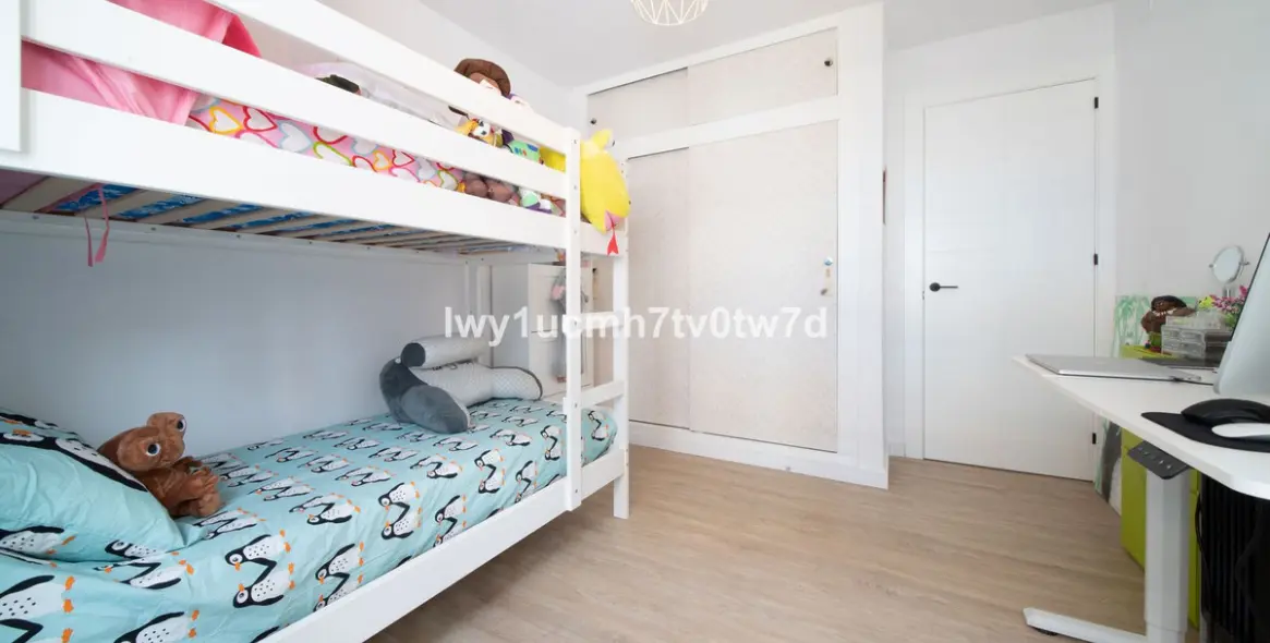 Venta de apartamento en planta media en Rincón de la Victoria 19